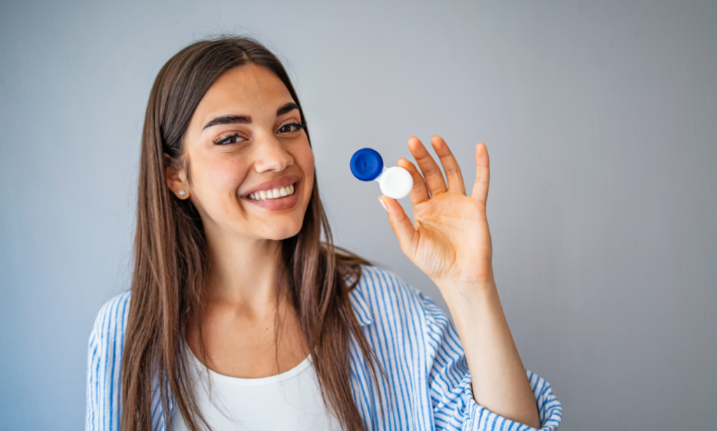 See how 1800 CONTACTS creates deep emotional connections with their customers with the Roster case studies.